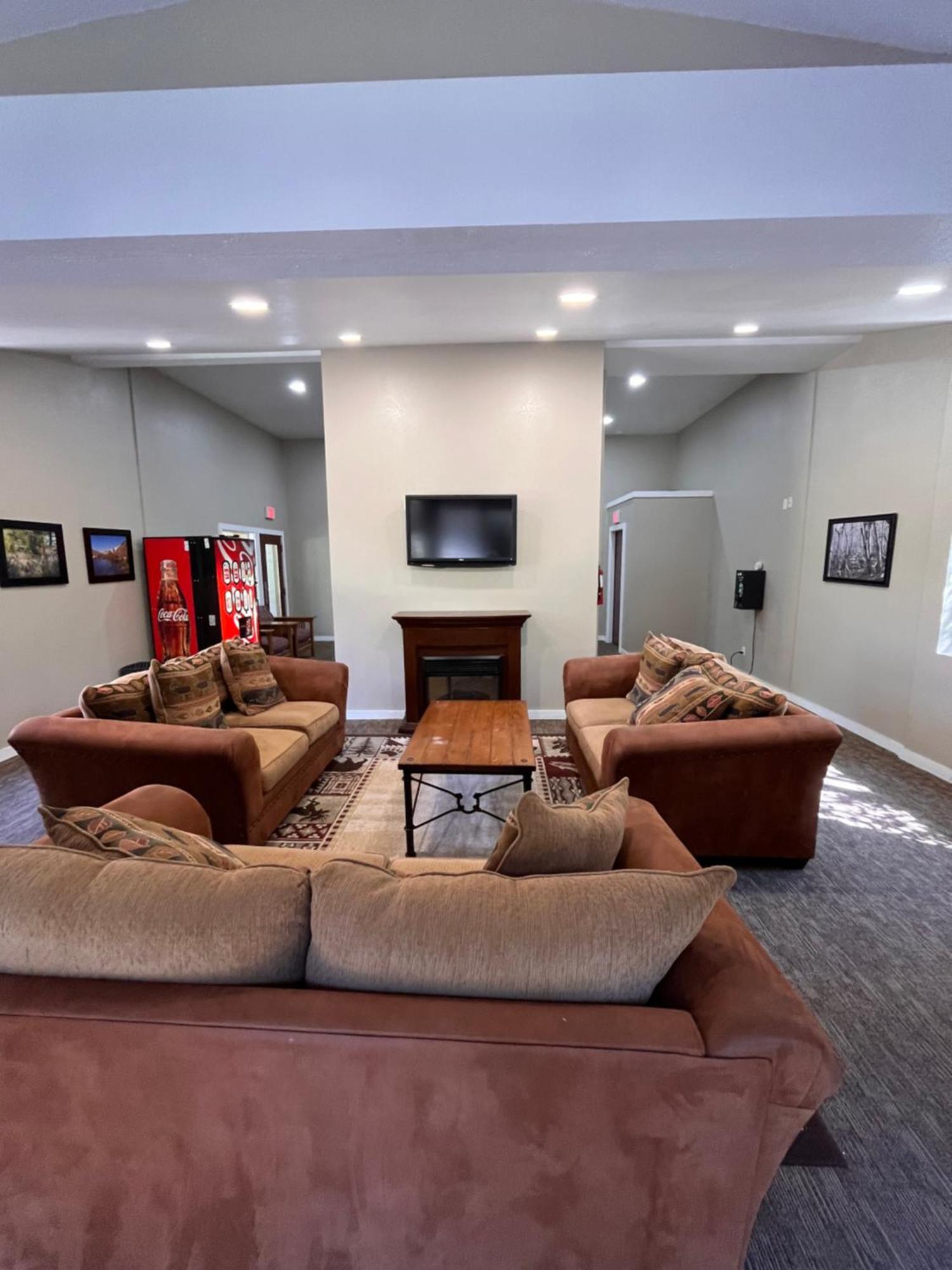 Tastefully Remodeled Condo At Mammoth Ski & Racquet Club, Hot Tub, Garage, 10 Min Walk To Ski Lifts Mammoth Lakes Exterior photo