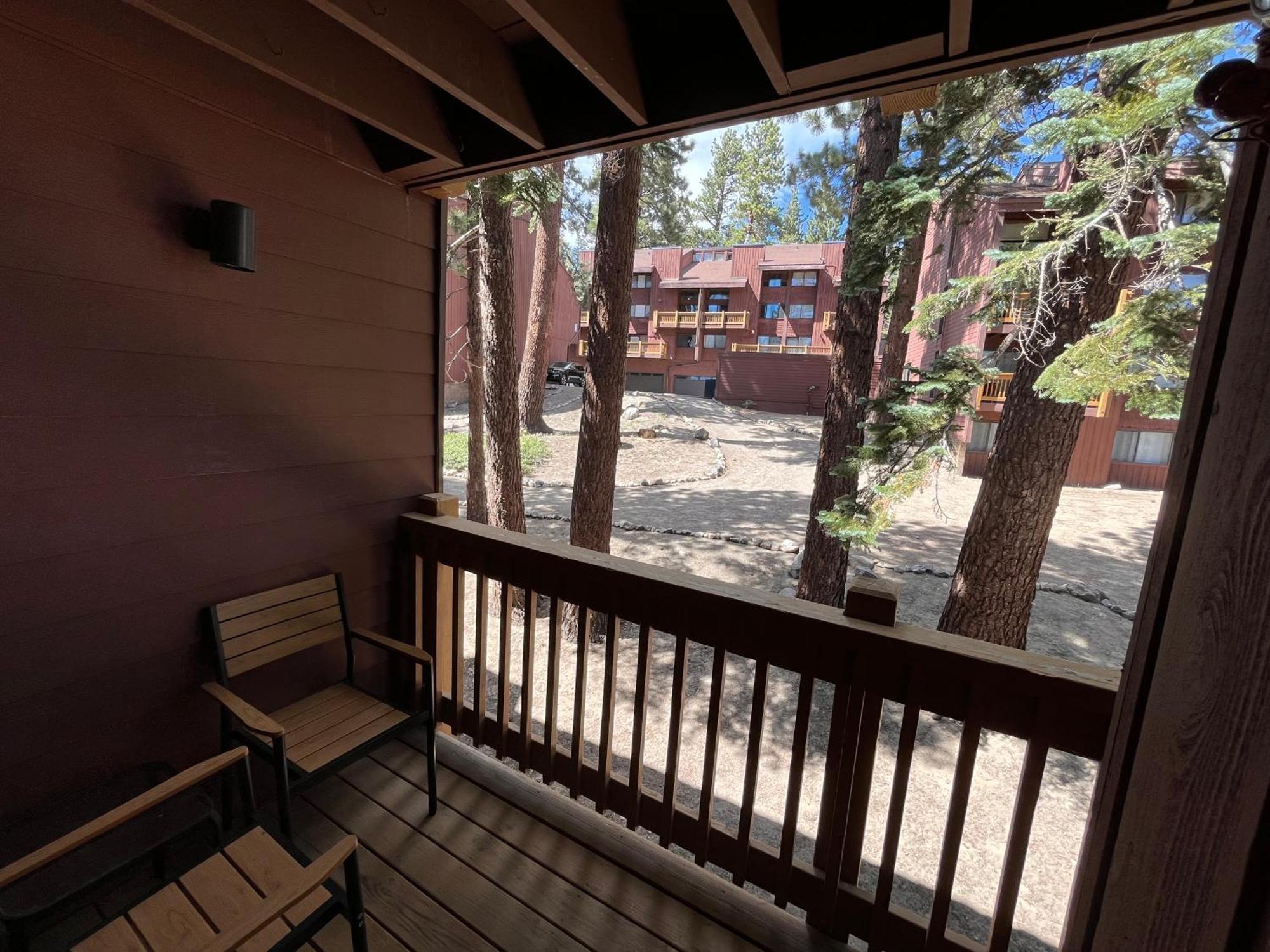 Tastefully Remodeled Condo At Mammoth Ski & Racquet Club, Hot Tub, Garage, 10 Min Walk To Ski Lifts Mammoth Lakes Exterior photo