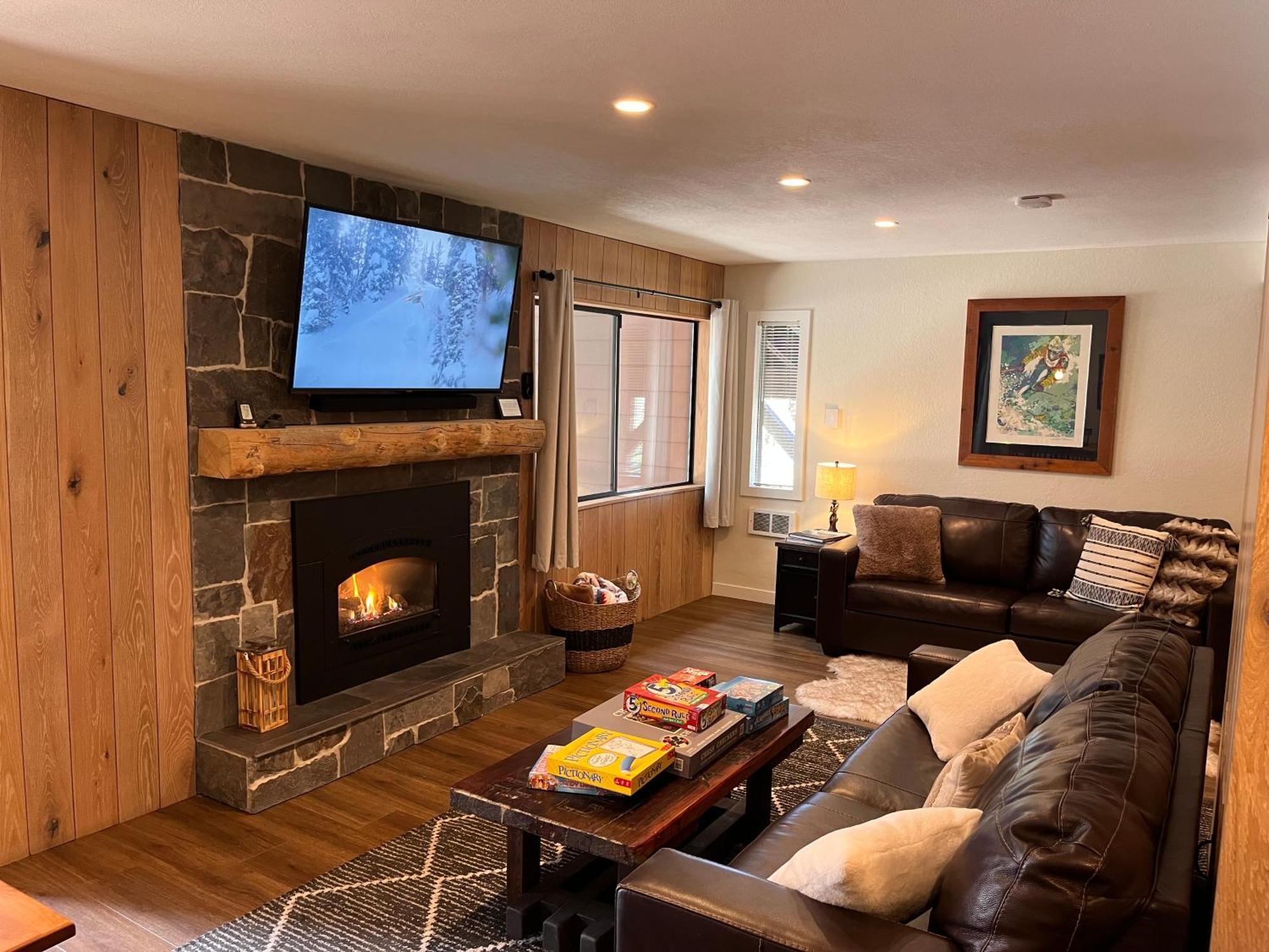 Tastefully Remodeled Condo At Mammoth Ski & Racquet Club, Hot Tub, Garage, 10 Min Walk To Ski Lifts Mammoth Lakes Exterior photo