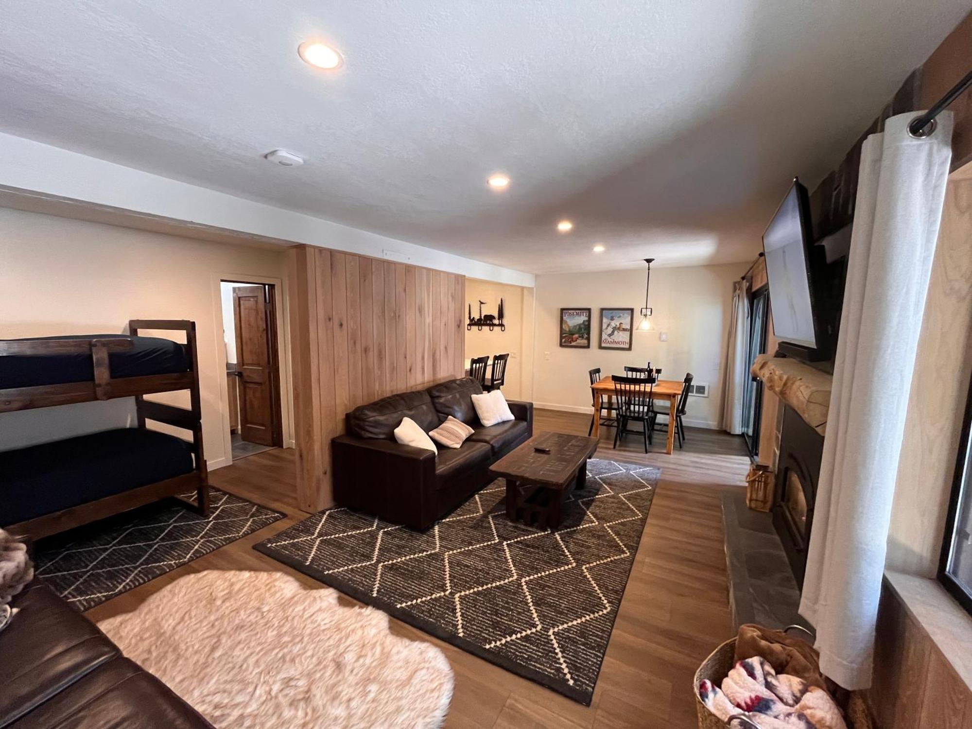 Tastefully Remodeled Condo At Mammoth Ski & Racquet Club, Hot Tub, Garage, 10 Min Walk To Ski Lifts Mammoth Lakes Exterior photo
