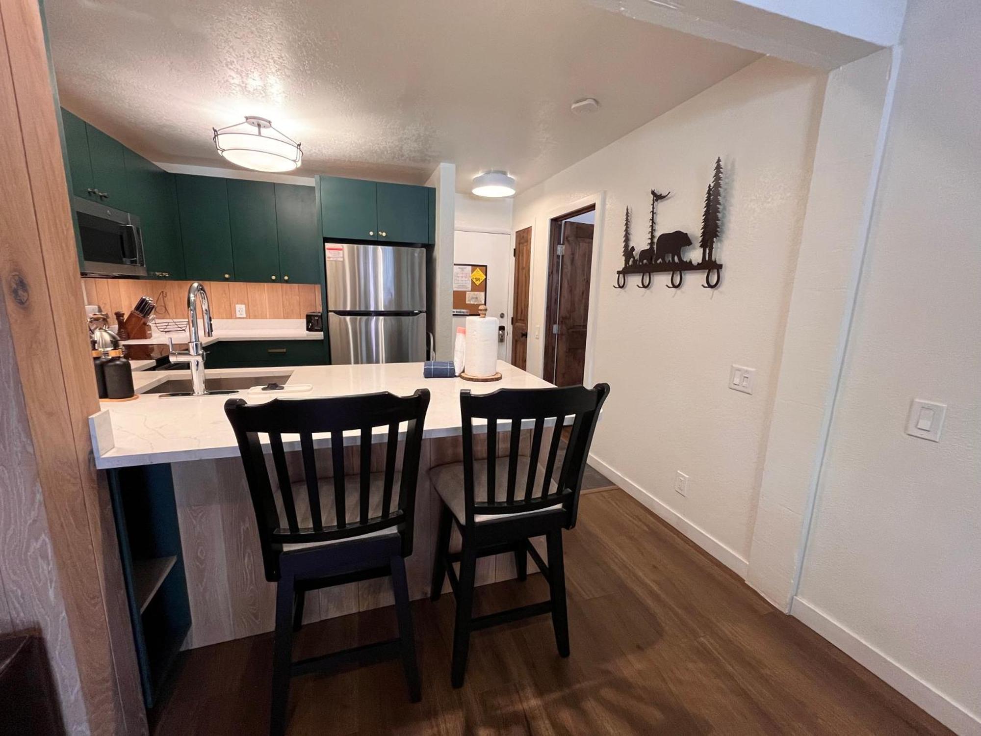 Tastefully Remodeled Condo At Mammoth Ski & Racquet Club, Hot Tub, Garage, 10 Min Walk To Ski Lifts Mammoth Lakes Exterior photo