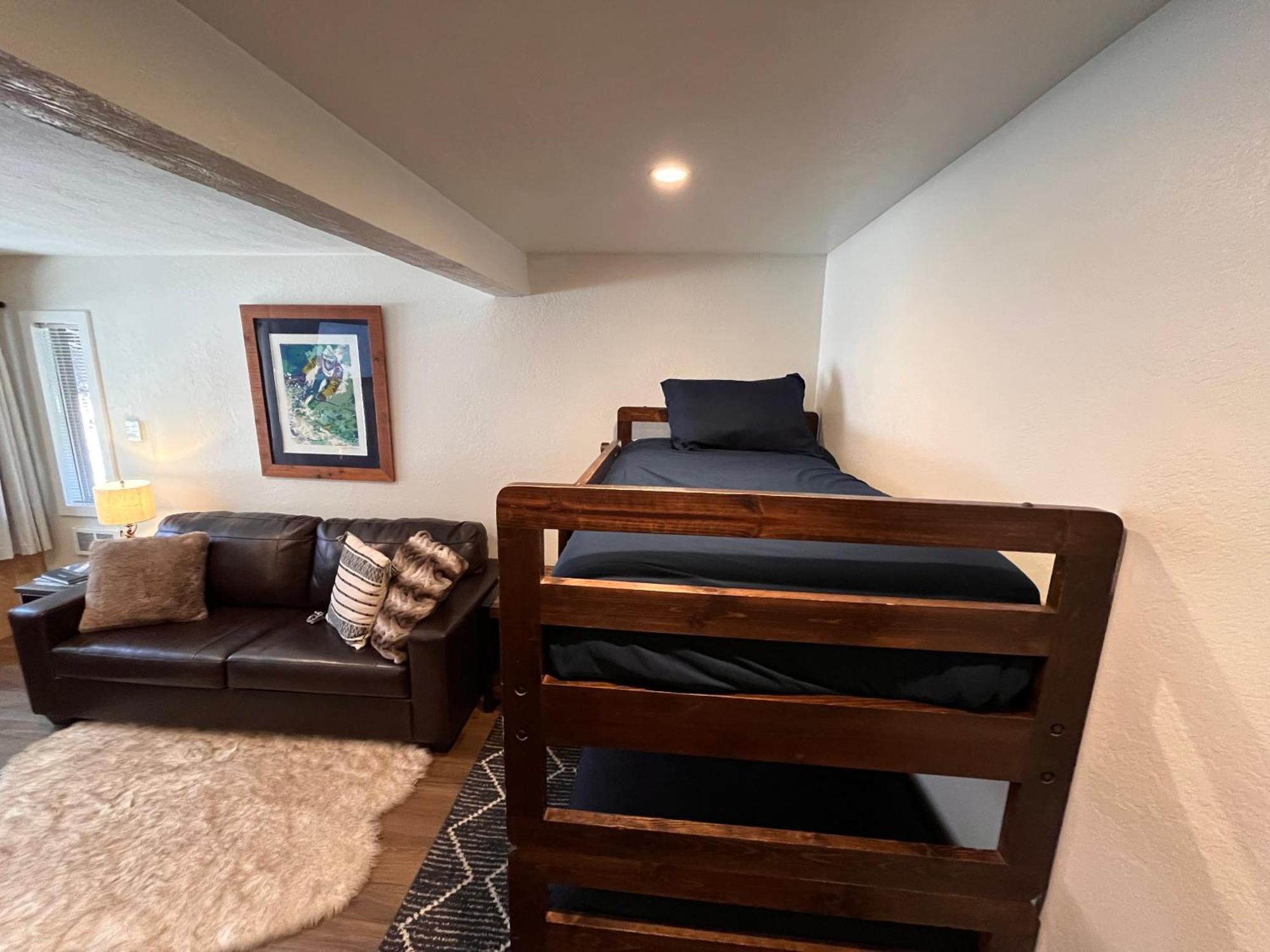 Tastefully Remodeled Condo At Mammoth Ski & Racquet Club, Hot Tub, Garage, 10 Min Walk To Ski Lifts Mammoth Lakes Exterior photo
