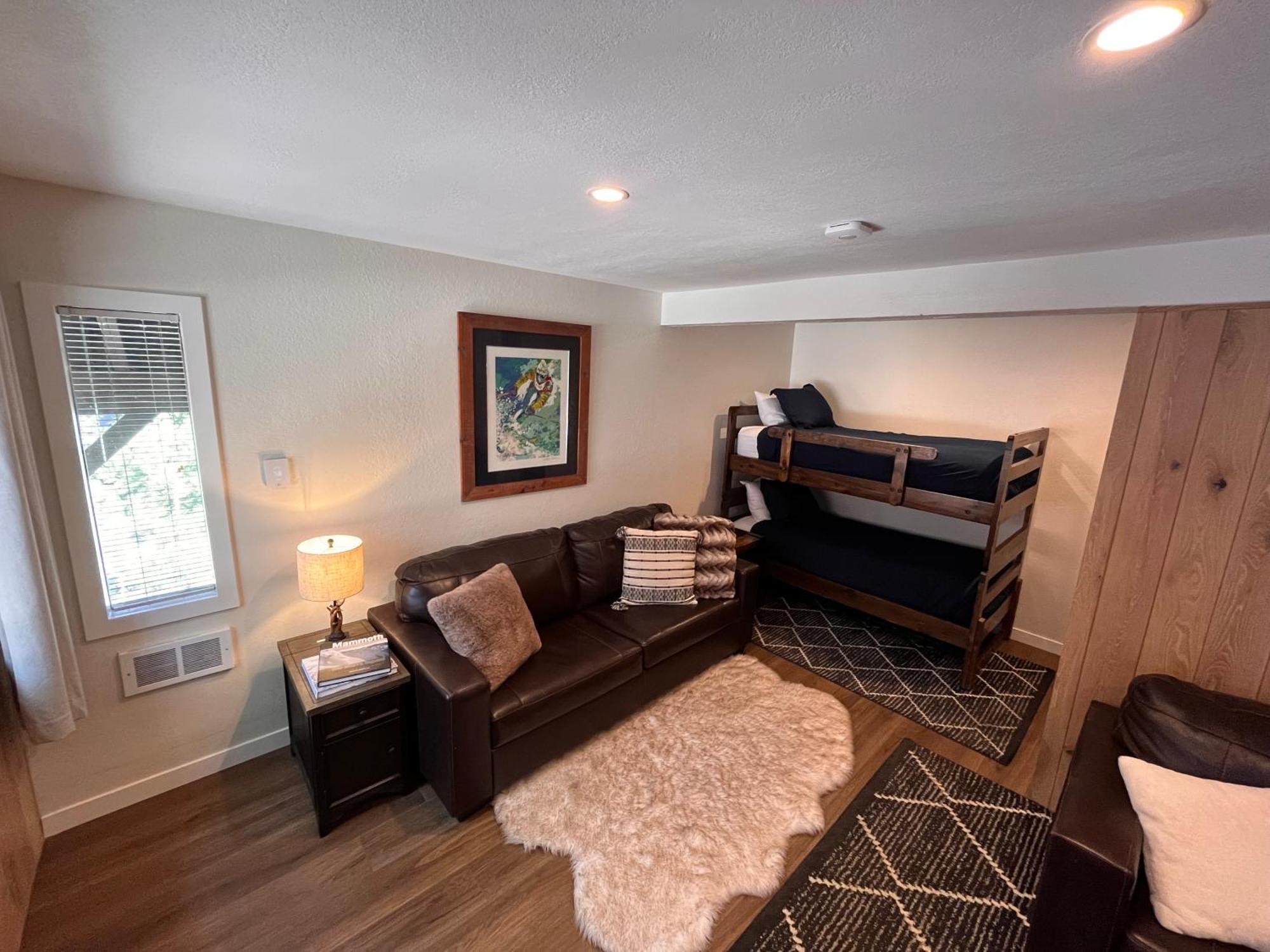 Tastefully Remodeled Condo At Mammoth Ski & Racquet Club, Hot Tub, Garage, 10 Min Walk To Ski Lifts Mammoth Lakes Exterior photo