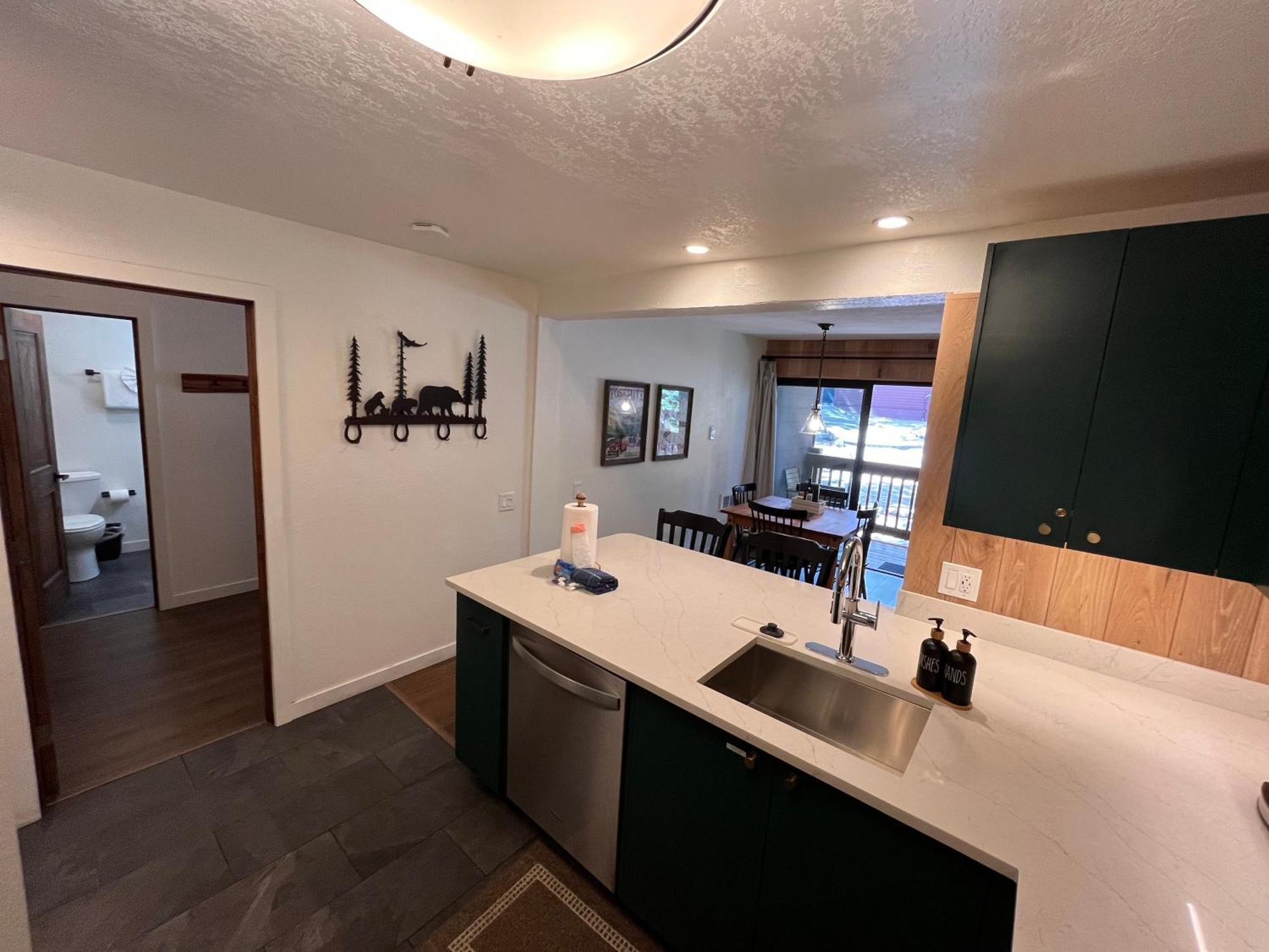 Tastefully Remodeled Condo At Mammoth Ski & Racquet Club, Hot Tub, Garage, 10 Min Walk To Ski Lifts Mammoth Lakes Exterior photo