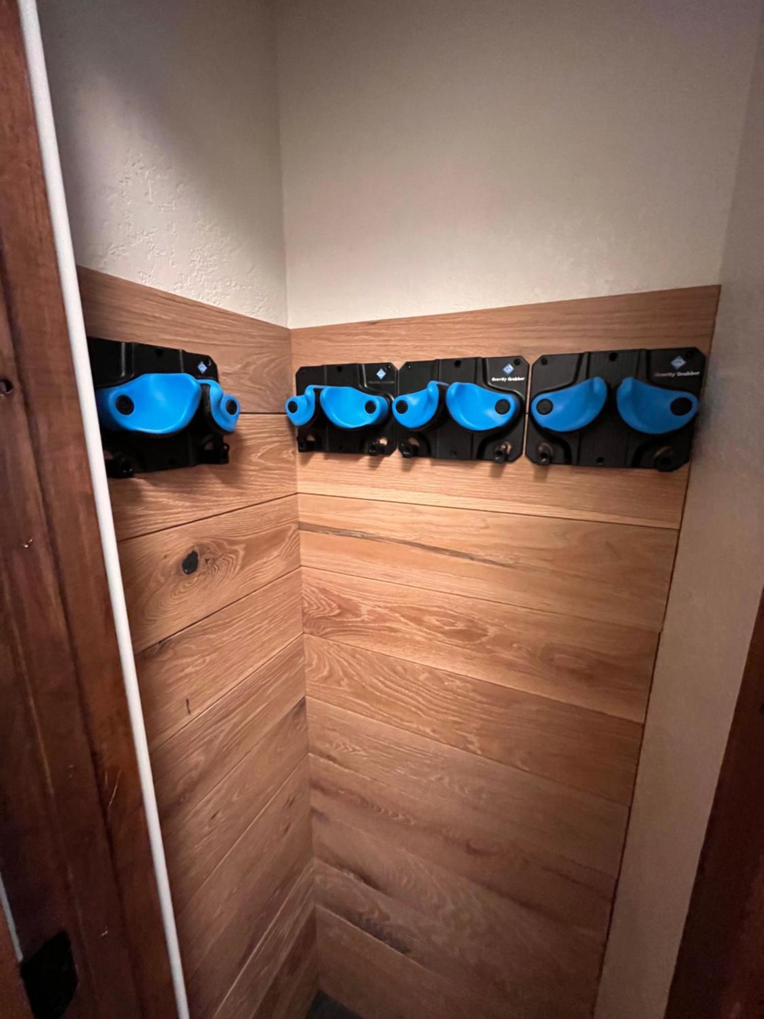 Tastefully Remodeled Condo At Mammoth Ski & Racquet Club, Hot Tub, Garage, 10 Min Walk To Ski Lifts Mammoth Lakes Exterior photo