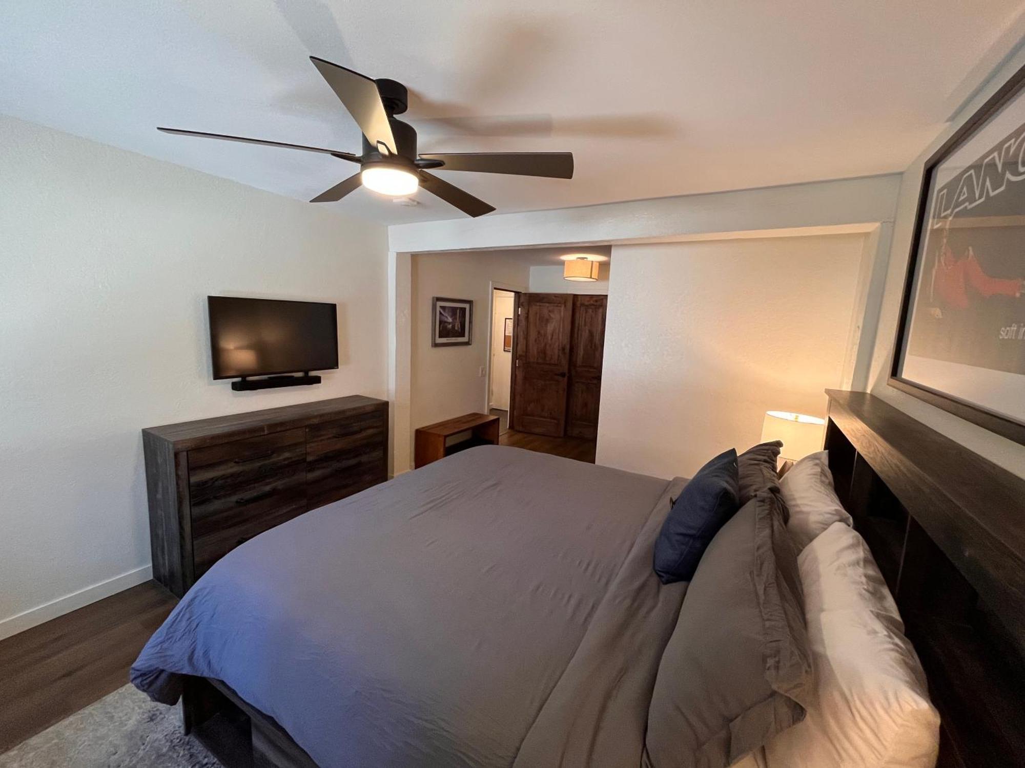 Tastefully Remodeled Condo At Mammoth Ski & Racquet Club, Hot Tub, Garage, 10 Min Walk To Ski Lifts Mammoth Lakes Exterior photo